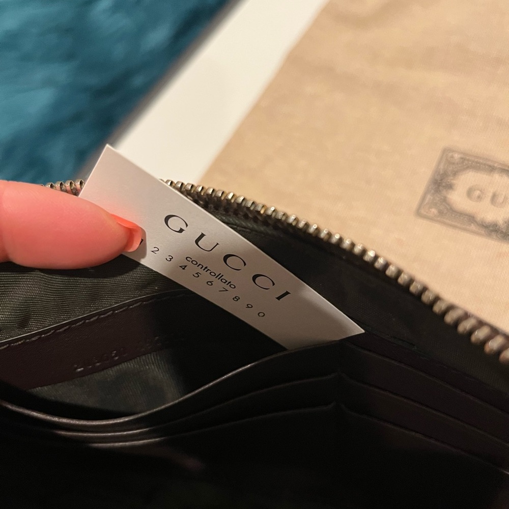 Gucci Leather wristlet/ wallet 🔥🔥🔥🔥 - Picture 8 of 17